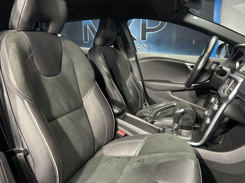 Photo 32 de l'offre de VOLVO V40 D2  2.0  120  R-DESIGN  BVM à 15490€ chez MKP Distribution