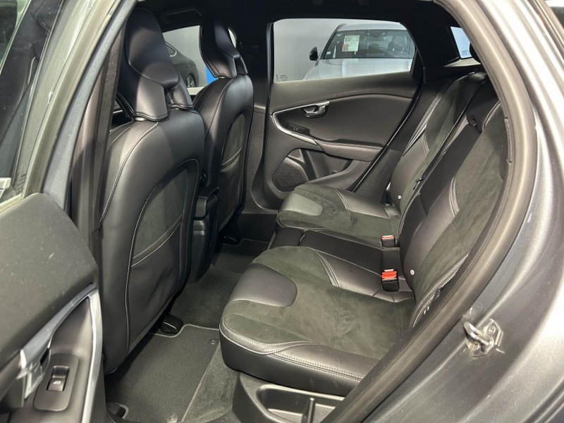 Photo 30 de l'offre de VOLVO V40 D2  2.0  120  R-DESIGN  BVM à 15490€ chez MKP Distribution