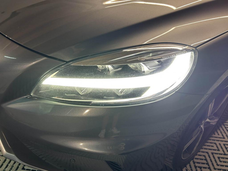 Photo 36 de l'offre de VOLVO V40 D2  2.0  120  R-DESIGN  BVM à 15490€ chez MKP Distribution