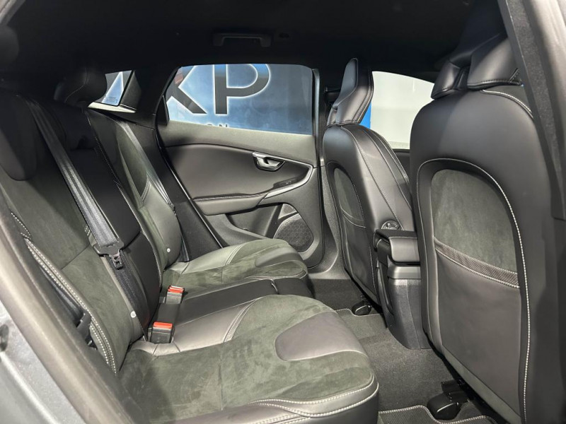 Photo 31 de l'offre de VOLVO V40 D2  2.0  120  R-DESIGN  BVM à 15490€ chez MKP Distribution