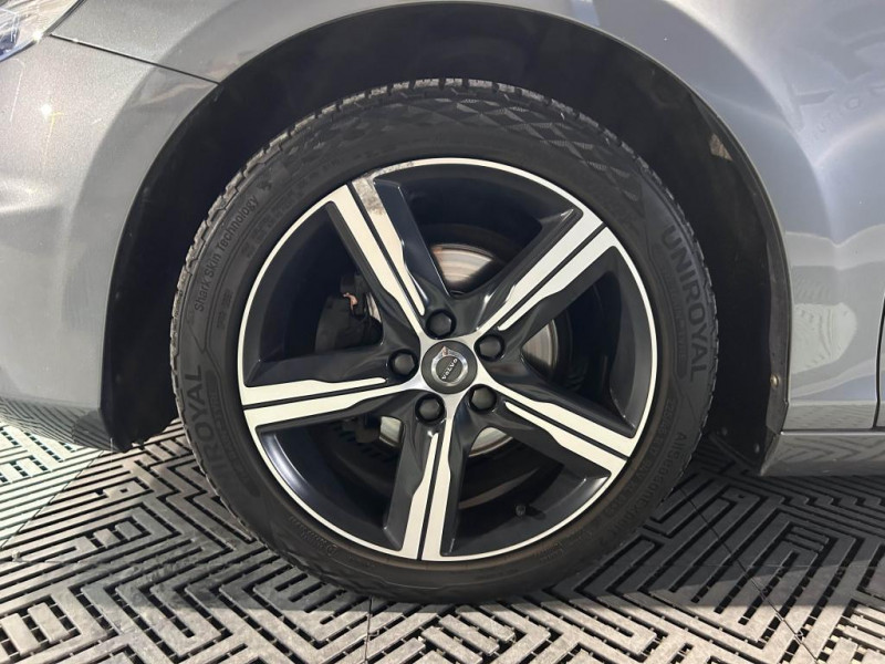 Photo 39 de l'offre de VOLVO V40 D2  2.0  120  R-DESIGN  BVM à 15490€ chez MKP Distribution