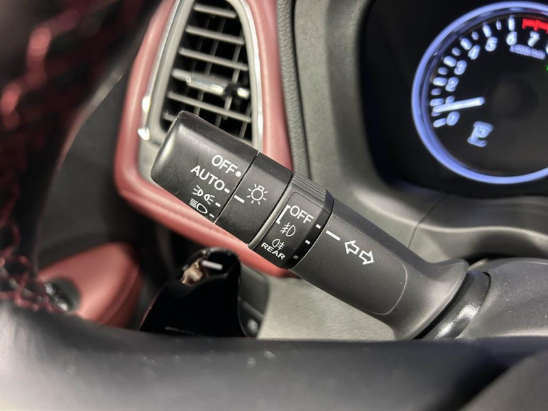 Photo 18 de l'offre de HONDA HR-V  1.5 i-VTEC 182 Sport BVA à 22990€ chez MKP Distribution