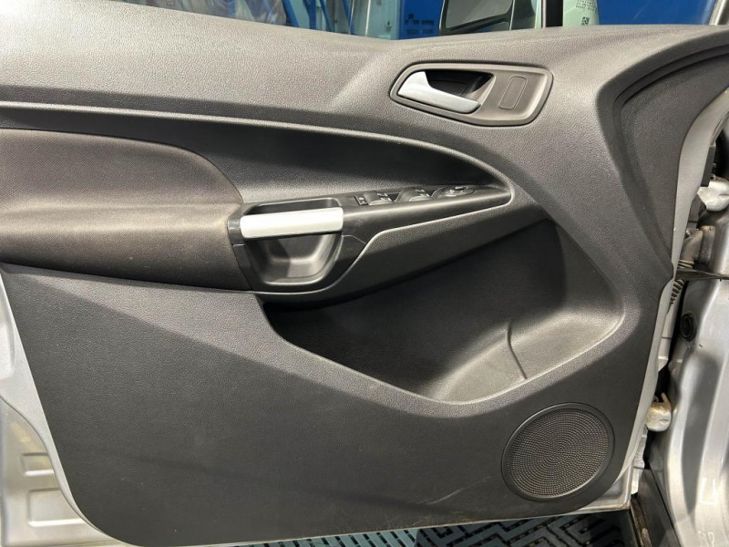 Photo 30 de l'offre de FORD TRANSIT CONNECT/TOURNEO CONNECT  1.0 EcoBoost 100 Titanium BVM à 12990€ chez MKP Distribution