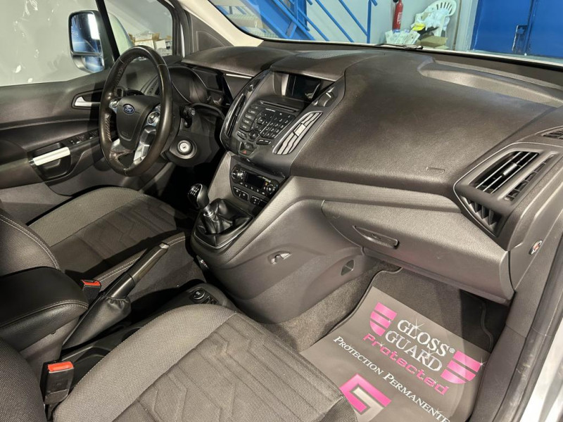 Photo 24 de l'offre de FORD TRANSIT CONNECT/TOURNEO CONNECT  1.0 EcoBoost 100 Titanium BVM à 12990€ chez MKP Distribution