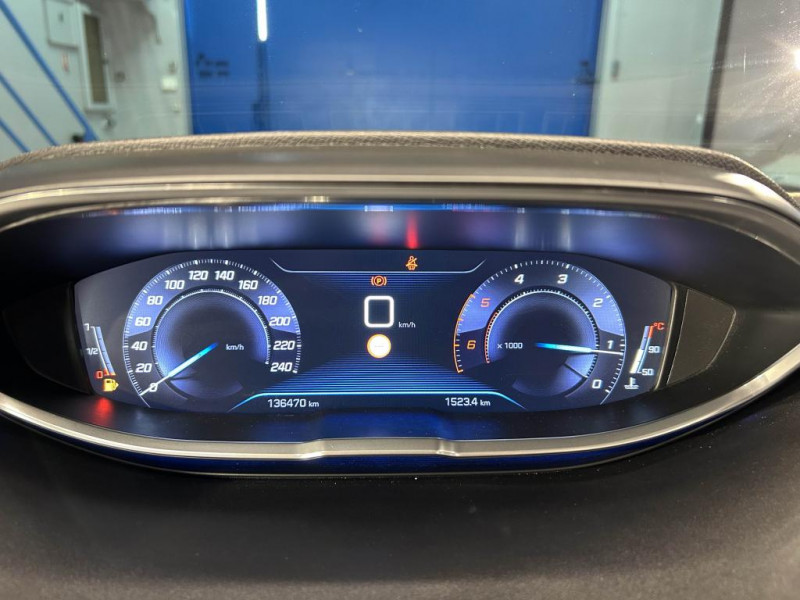 Photo 11 de l'offre de PEUGEOT 3008  1.6 BlueHDi  120  Allure BVM à 12990€ chez MKP Distribution