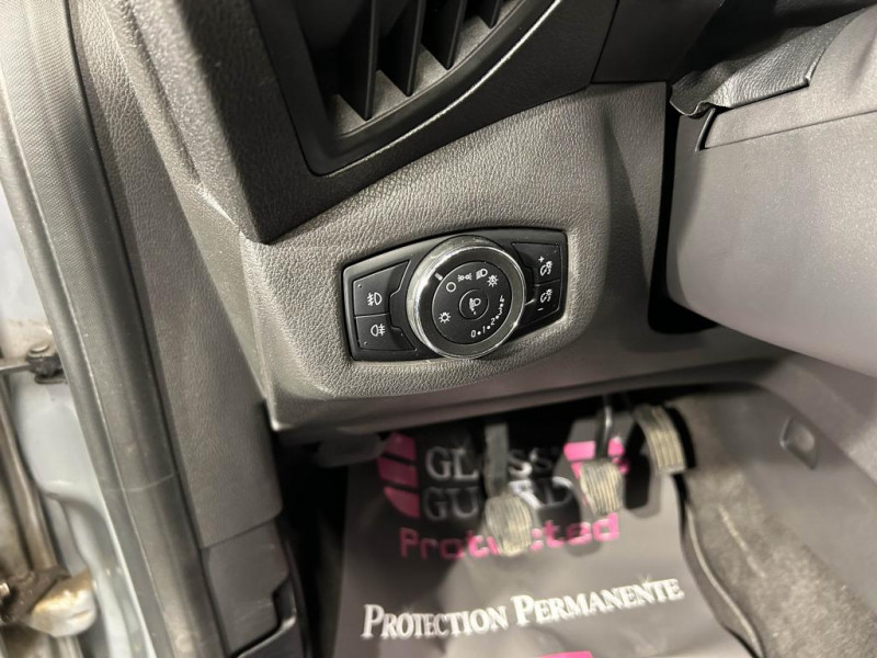 Photo 19 de l'offre de FORD TRANSIT CONNECT/TOURNEO CONNECT  1.0 EcoBoost 100 Titanium BVM à 12990€ chez MKP Distribution