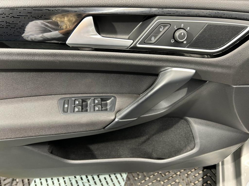 Photo 34 de l'offre de VOLKSWAGEN GOLF SPORTSVAN  1.2 TSI 110 Sound BVM à 13990€ chez MKP Distribution