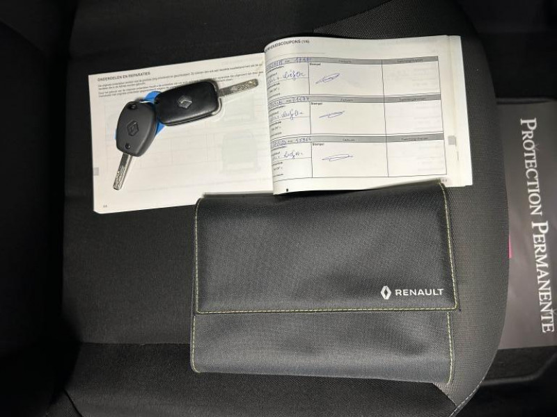 Photo 45 de l'offre de RENAULT KANGOO 1.2 TCE 115 Energy Intens BVM  à 12990€ chez MKP Distribution