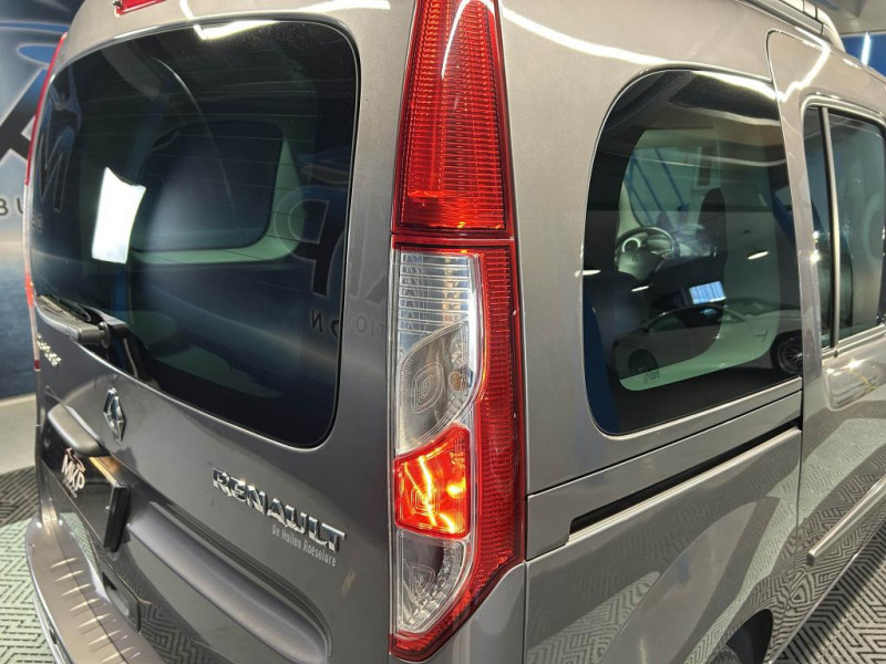Photo 40 de l'offre de RENAULT KANGOO 1.2 TCE 115 Energy Intens BVM  à 12990€ chez MKP Distribution