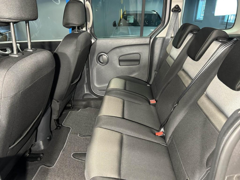 Photo 29 de l'offre de RENAULT KANGOO 1.2 TCE 115 Energy Intens BVM  à 12990€ chez MKP Distribution