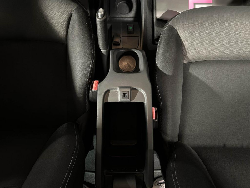 Photo 22 de l'offre de RENAULT KANGOO 1.2 TCE 115 Energy Intens BVM  à 12990€ chez MKP Distribution