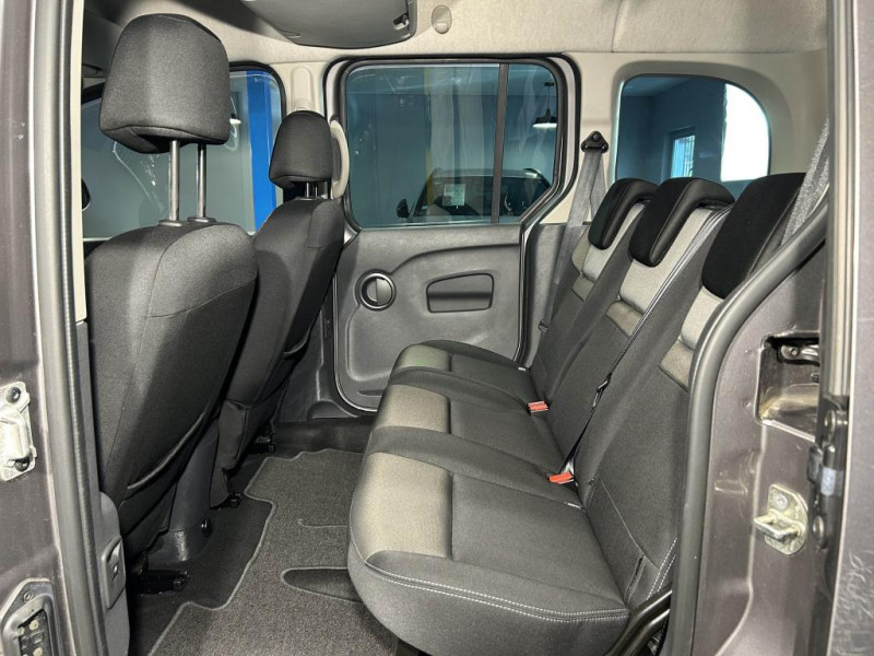 Photo 30 de l'offre de RENAULT KANGOO 1.2 TCE 115 Energy Intens BVM  à 12990€ chez MKP Distribution