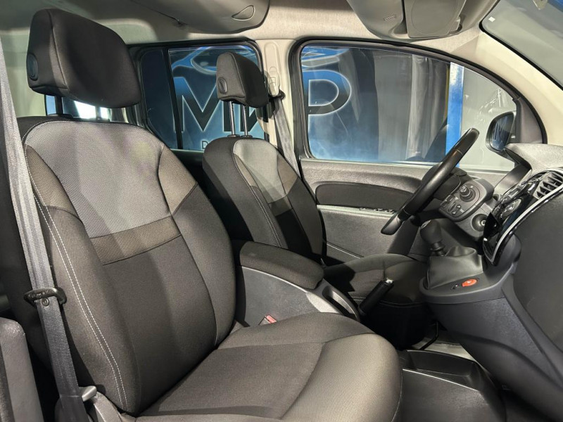 Photo 35 de l'offre de RENAULT KANGOO 1.2 TCE 115 Energy Intens BVM  à 12990€ chez MKP Distribution