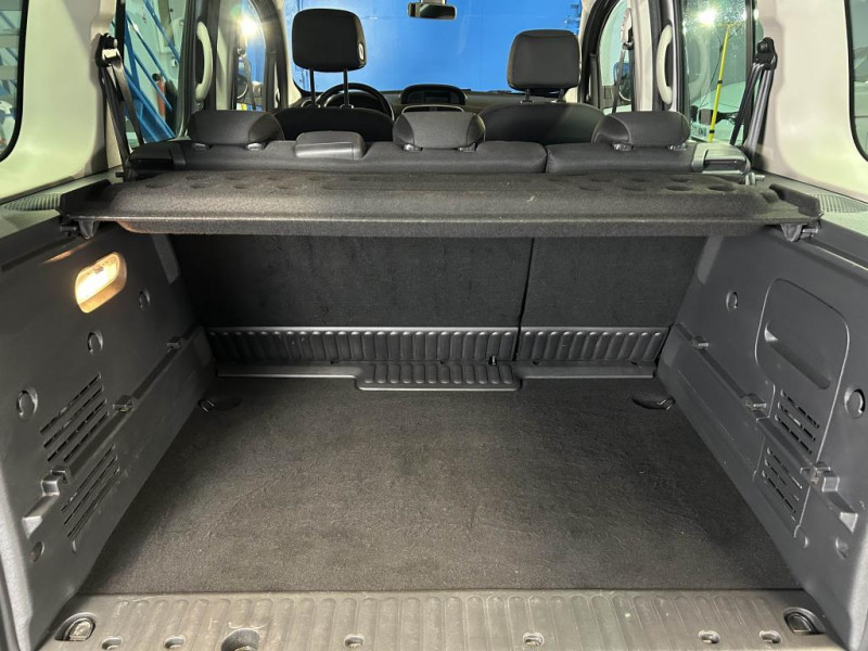 Photo 38 de l'offre de RENAULT KANGOO 1.2 TCE 115 Energy Intens BVM  à 12990€ chez MKP Distribution