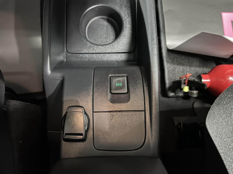 Photo 21 de l'offre de RENAULT KANGOO 1.2 TCE 115 Energy Intens BVM  à 12990€ chez MKP Distribution