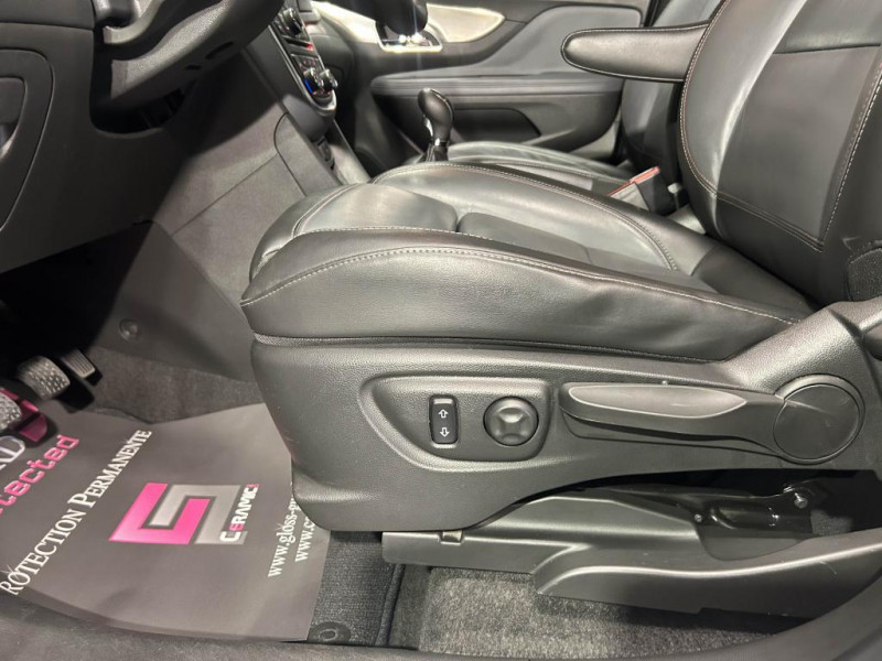 Photo 27 de l'offre de OPEL MOKKA 1.7 CDTI 130  4x2 Cosmo Pack  BVM à 10490€ chez MKP Distribution
