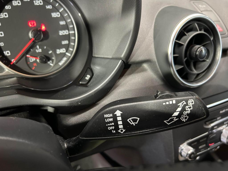 Photo 16 de l'offre de AUDI A1  1.0 TFSI Ultra Ambiante 82 BVM  à 11990€ chez MKP Distribution
