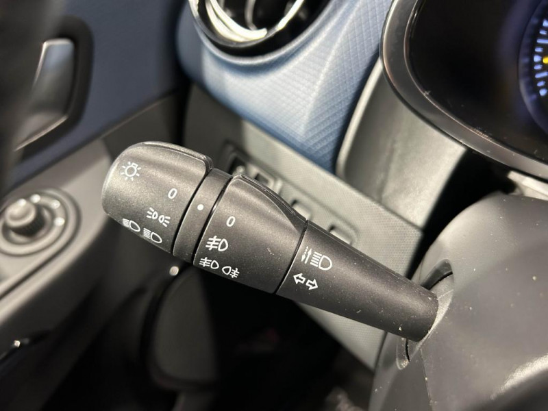 Photo 17 de l'offre de RENAULT CLIO IV 0.9 TCe 90 Energy Intens BVM  à 9490€ chez MKP Distribution
