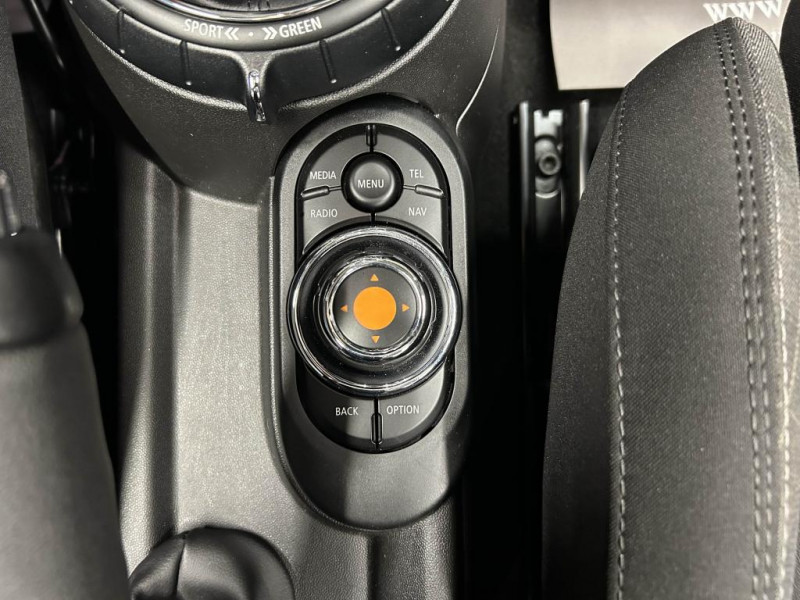 Photo 29 de l'offre de MINI CABRIOLET F57 Cabriolet Cooper S 2.0 192 Finition Red Hot Chili BVA à 19990€ chez MKP Distribution