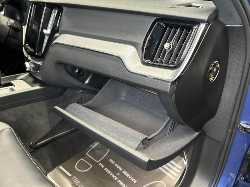 Photo 50 de l'offre de VOLVO XC60 2.0 T8 390  R-Design GEARTRONIC 8 à 34490€ chez MKP Distribution