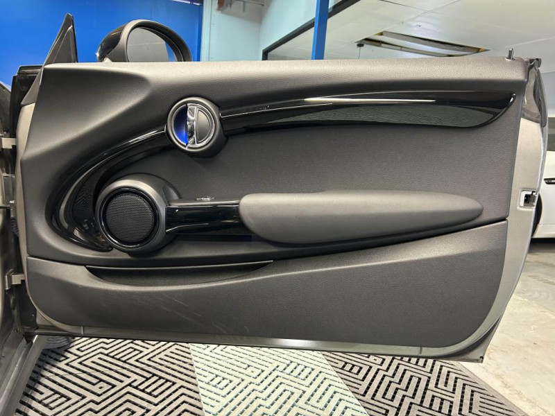 Photo 44 de l'offre de MINI CABRIOLET F57 Cabriolet Cooper S 2.0 192 Finition Red Hot Chili BVA à 19990€ chez MKP Distribution