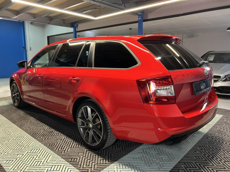 Photo 3 de l'offre de SKODA OCTAVIA COMBI  2.0 TSI 230  RS 230  BVA à 19990€ chez MKP Distribution