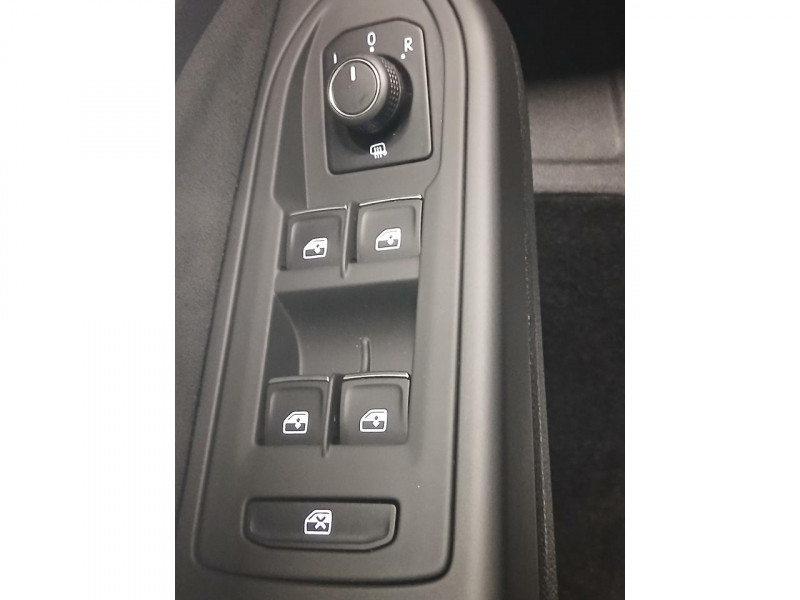 Photo 22 de l'offre de VOLKSWAGEN GOLF 2.0 TDI SCR  Style 115 BVM à 21490€ chez MKP Distribution