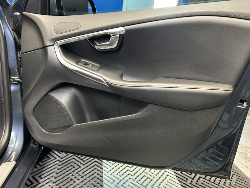 Photo 32 de l'offre de VOLVO V40  2.0 D2 120 OCEAN RACE à 13490€ chez MKP Distribution