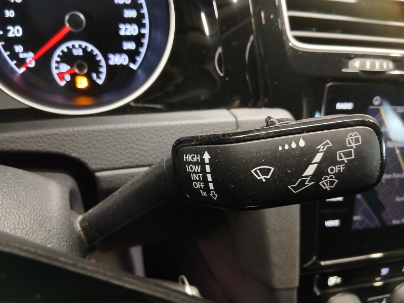 Photo 17 de l'offre de VOLKSWAGEN GOLF 1.0 TSI 115 iQ Drive BVM à 14990€ chez MKP Distribution