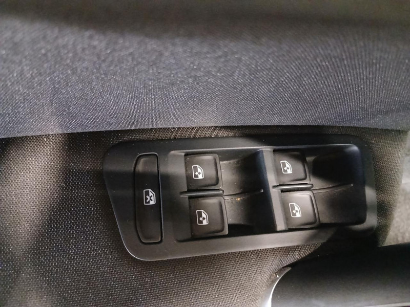 Photo 32 de l'offre de VOLKSWAGEN GOLF 1.0 TSI 115 iQ Drive BVM à 14990€ chez MKP Distribution