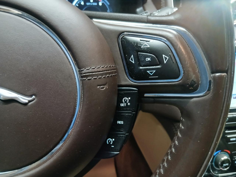 Photo 12 de l'offre de JAGUAR XJ  V6 3.0 275 Diesel S Portfolio BVA à 23990€ chez MKP Distribution
