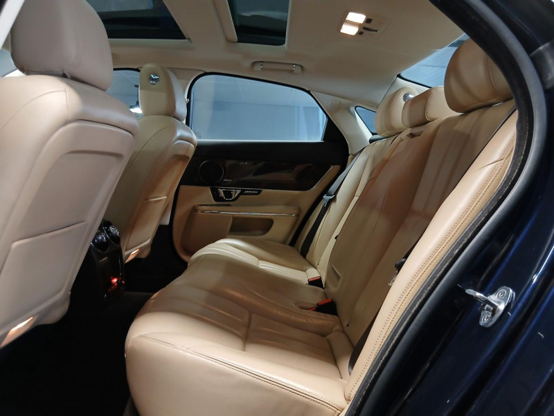 Photo 21 de l'offre de JAGUAR XJ  V6 3.0 275 Diesel S Portfolio BVA à 23990€ chez MKP Distribution