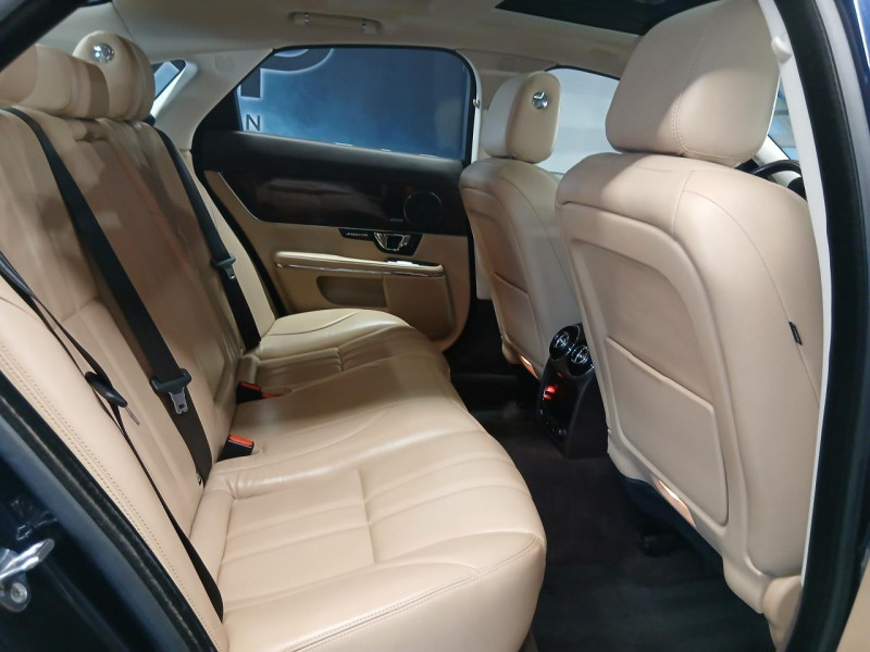 Photo 22 de l'offre de JAGUAR XJ  V6 3.0 275 Diesel S Portfolio BVA à 23990€ chez MKP Distribution