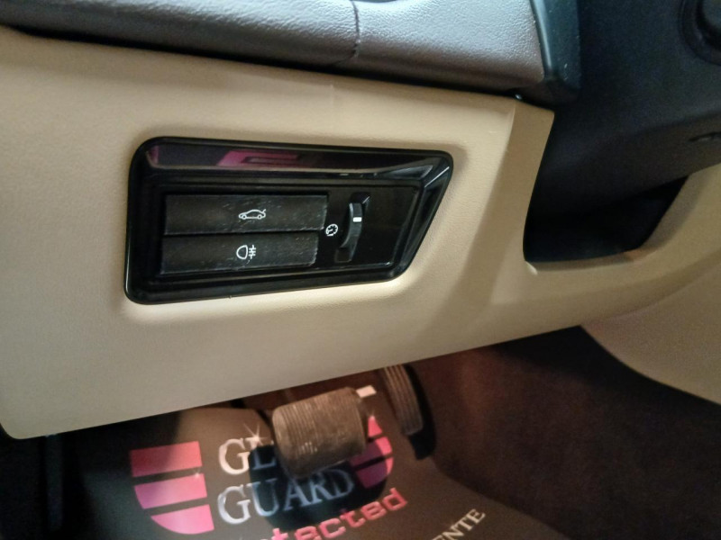 Photo 24 de l'offre de JAGUAR XJ  V6 3.0 275 Diesel S Portfolio BVA à 23990€ chez MKP Distribution