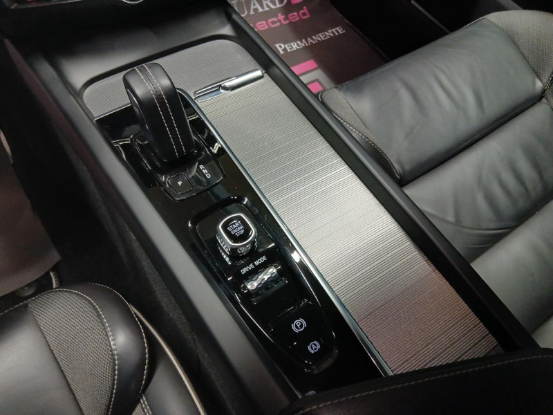 Photo 14 de l'offre de VOLVO V60 B4 197 Geartronic 8 R DESIGN à 29990€ chez MKP Distribution