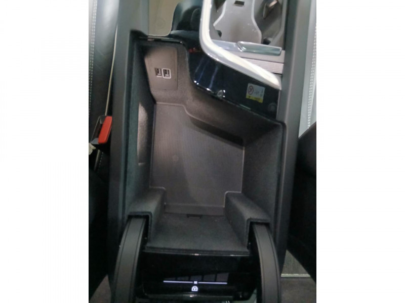 Photo 17 de l'offre de VOLVO V60 B4 197 Geartronic 8 R DESIGN à 29990€ chez MKP Distribution