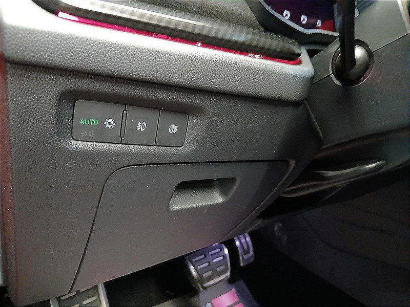 Photo 25 de l'offre de SKODA Octavia combi 1.4 TSI 245 DSG6 RS à 25990€ chez MKP Distribution