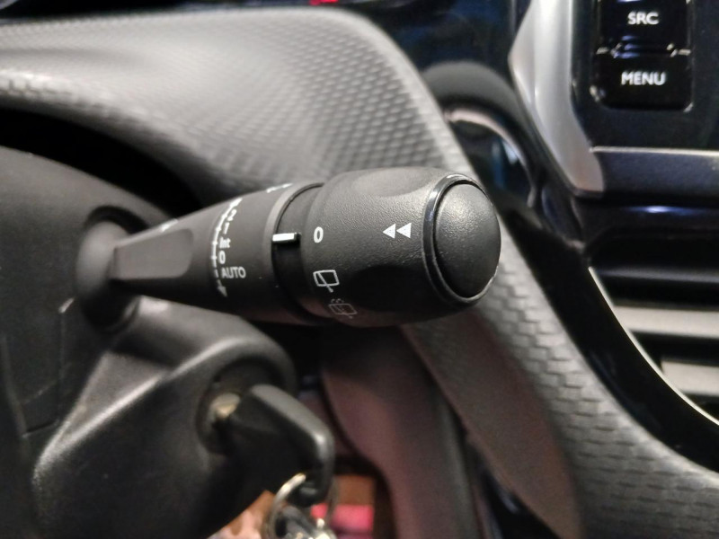 Photo 23 de l'offre de PEUGEOT 2008  1.6 BlueHDi 100 ALLURE BVM à 10990€ chez MKP Distribution