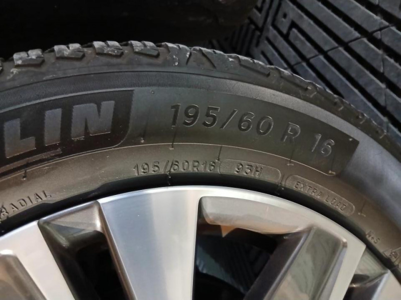 Photo 46 de l'offre de PEUGEOT 2008  1.6 BlueHDi 100 ALLURE BVM à 10990€ chez MKP Distribution