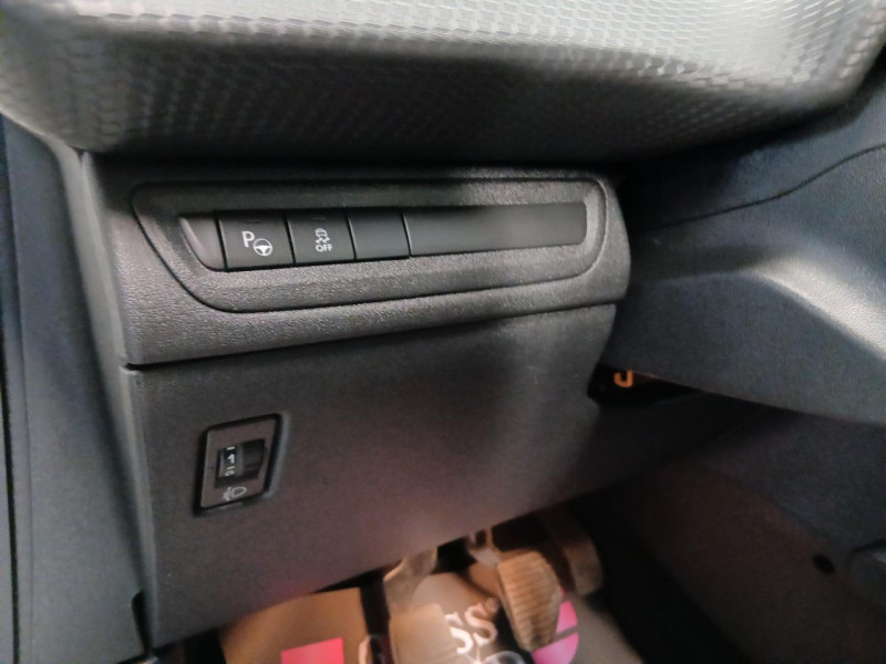 Photo 25 de l'offre de PEUGEOT 2008  1.6 BlueHDi 100 ALLURE BVM à 10990€ chez MKP Distribution