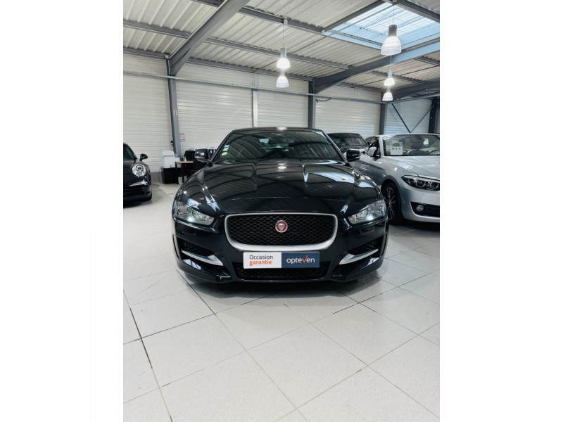 Photo 2 de l'offre de JAGUAR XE  2.0 D 180 BVA R-Sport à 16490€ chez Occasions Champenoises