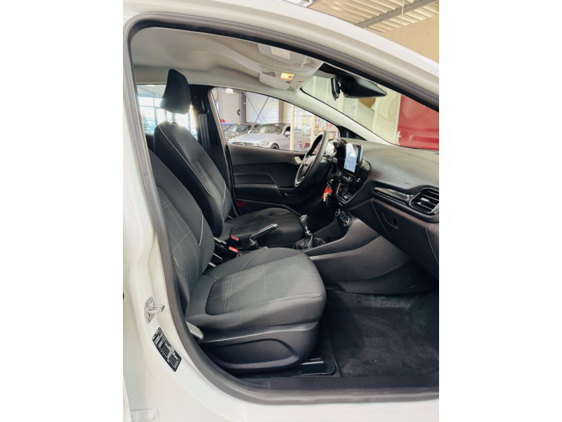 Photo 12 de l'offre de FORD FIESTA  1.0 EcoBoost 100 ch S&S BVM6 Trend Business Nav à 11490€ chez Occasions Champenoises