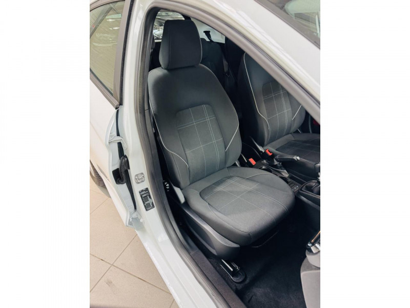 Photo 13 de l'offre de FORD FIESTA  1.0 EcoBoost 100 ch S&S BVM6 Trend Business Nav à 11490€ chez Occasions Champenoises