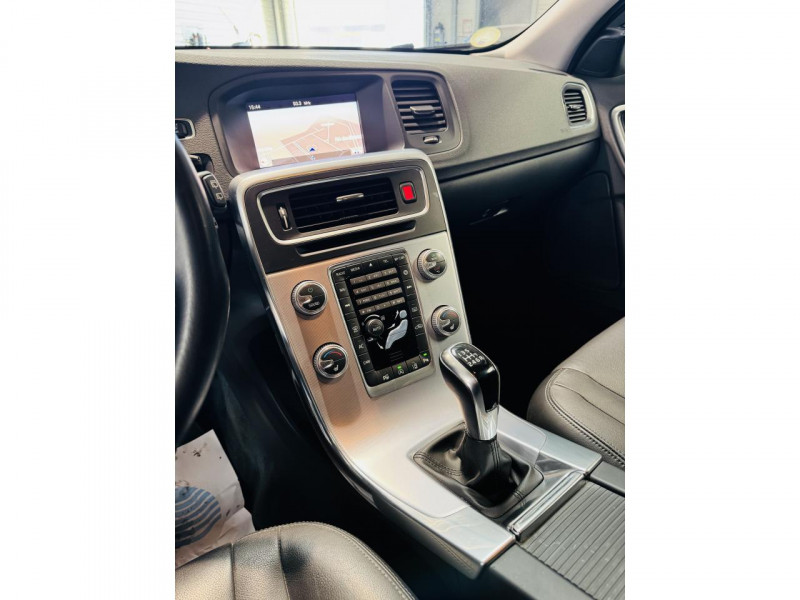 Photo 5 de l'offre de VOLVO V60  D2 120 ch Stop&Start Summum à 15990€ chez Occasions Champenoises
