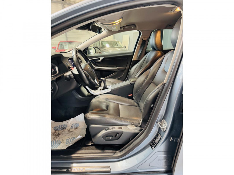 Photo 10 de l'offre de VOLVO V60  D2 120 ch Stop&Start Summum à 15990€ chez Occasions Champenoises