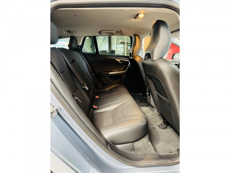 Photo 14 de l'offre de VOLVO V60  D2 120 ch Stop&Start Summum à 15990€ chez Occasions Champenoises