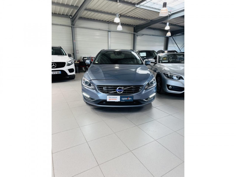 Photo 2 de l'offre de VOLVO V60  D2 120 ch Stop&Start Summum à 15990€ chez Occasions Champenoises