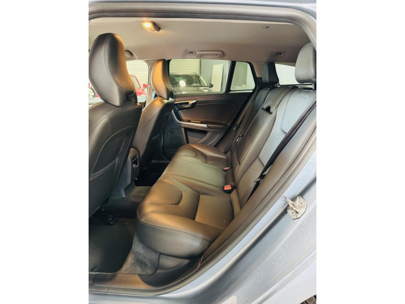 Photo 12 de l'offre de VOLVO V60  D2 120 ch Stop&Start Summum à 15990€ chez Occasions Champenoises