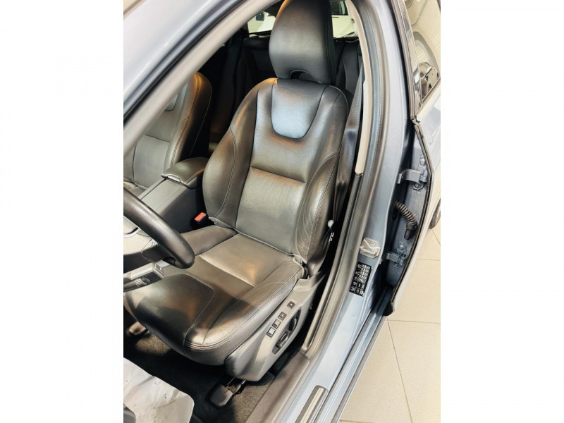 Photo 9 de l'offre de VOLVO V60  D2 120 ch Stop&Start Summum à 15990€ chez Occasions Champenoises
