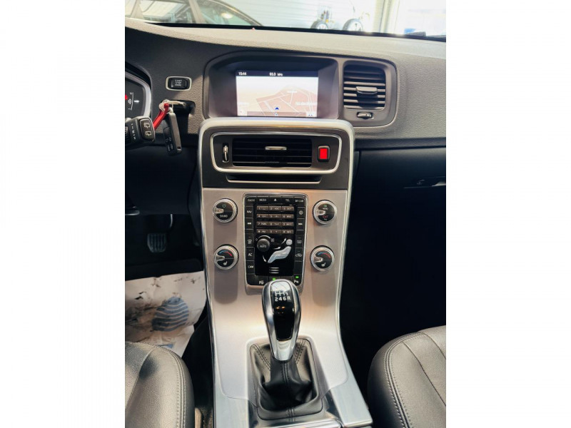 Photo 6 de l'offre de VOLVO V60  D2 120 ch Stop&Start Summum à 15990€ chez Occasions Champenoises